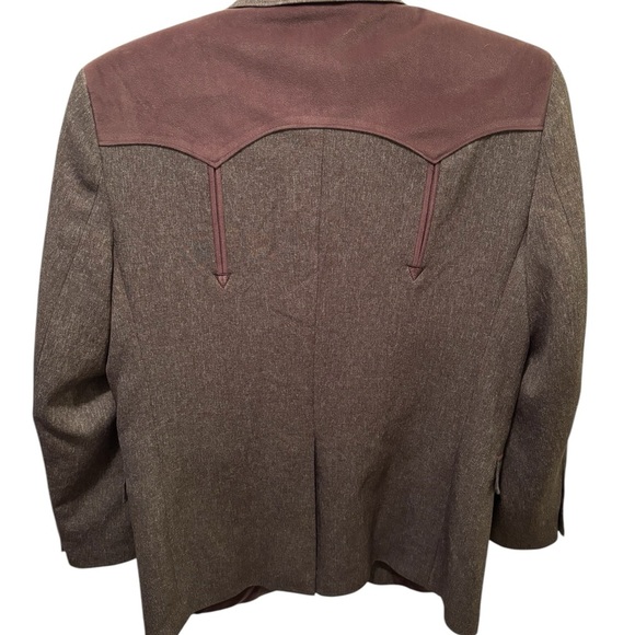 Elegant Two-Tone Men's Blazer - Picture 2 of 9